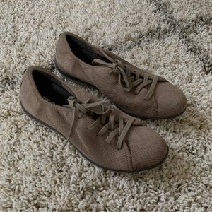 Revere Sneakers! (Practically New!)